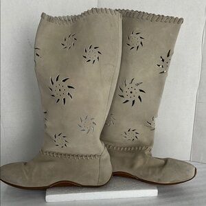 Stylish leather upper Beige Knee-High Boots Sz 8.
